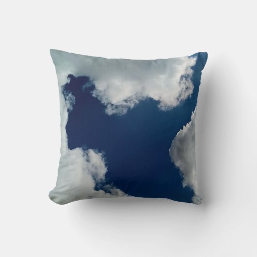 A curve in the clouds kussen (Voorkant)