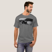 A Custom Cadillac Hobby RC Car in Snowy Mountains  T-shirt (Voorkant volledig)