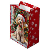 A Cute Festive Poodle Christmas   Medium Cadeauzakje (Achterkant Gekanteld)