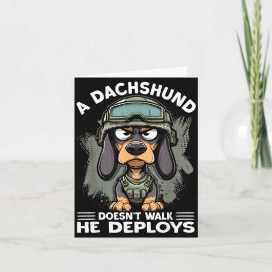 A Dachshund Doesn’t Walk He Deploys _ Wiener Dog  Kaart (Voorkant)