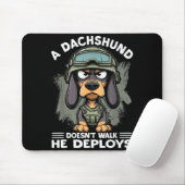 A Dachshund Doesn’t Walk He Deploys _ Wiener Dog  Muismat (Met muis)