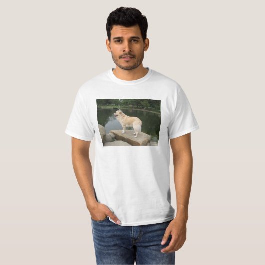 A Dog At A Pond T-shirt (Voorkant volledig)