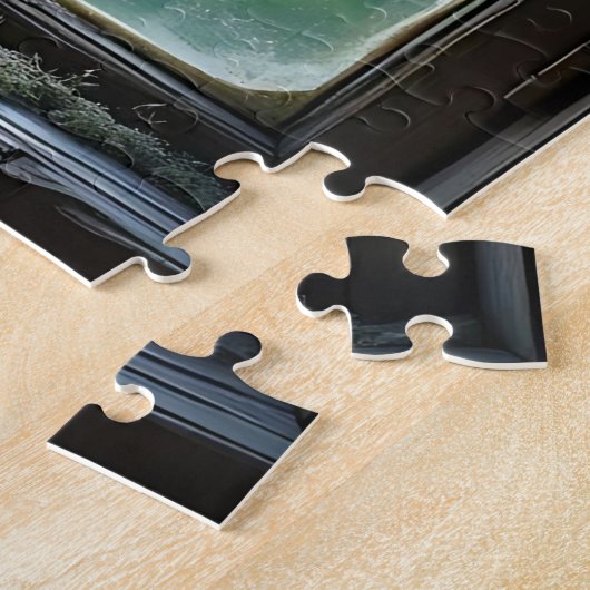 A Dreamcatcher in a Window overlooking Mountains Legpuzzel (Zijkant)