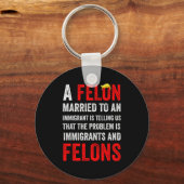 A Felon Married To An Immigrant Is Telling Us That Sleutelhanger (Voorkant)