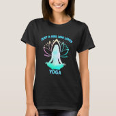 A Girl who loves Yoga Yogi Love Peace Gratitude Me T-shirt (Voorkant)