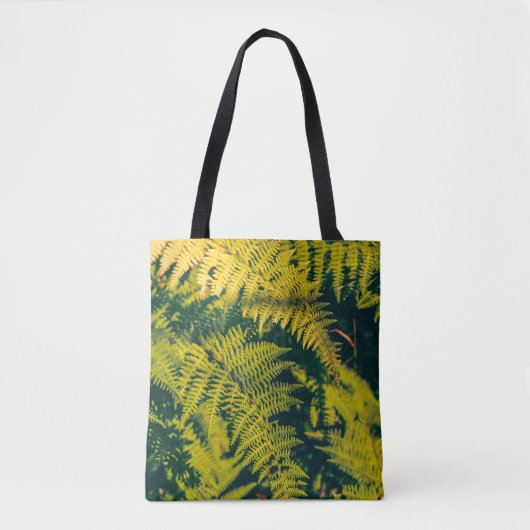 A green fern plants background with shadows. abstr tote bag (Voorkant)