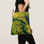 A green fern plants background with shadows. abstr tote bag (Dichtbij)