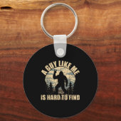 A Guy Like Me Is Hard To Find - Funny Bigfoot Sasq Sleutelhanger (Voorkant)