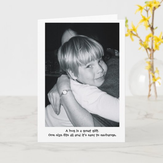 A  hug is a great gift. kaart (Gele Bloem)