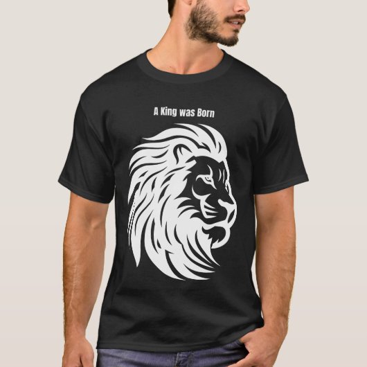 A King Was Born Lion T-Shirt – Powerful Gift Desig (Voorkant)