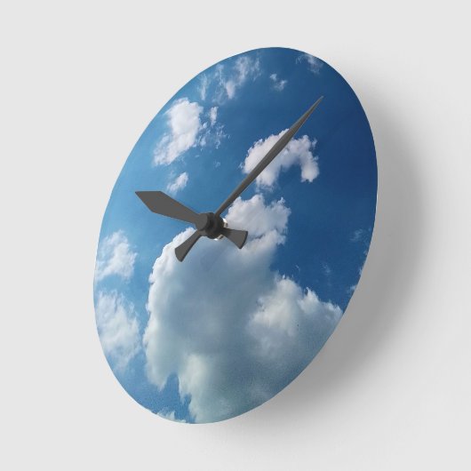 A large cloud ronde klok (Hoek)
