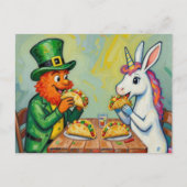 A leprechaun and a unicorn rabbit eating tacos briefkaart (Voorkant)