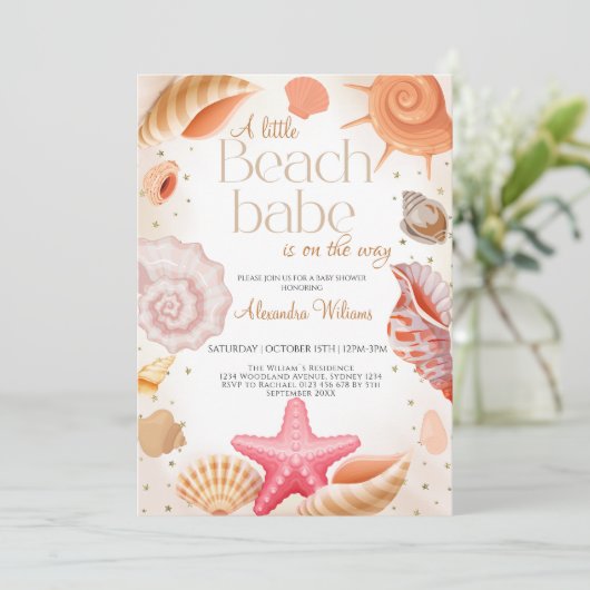 A Little Beach Babe Baby shower Uitnodiging (Staand voorkant)