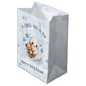 A Little Boo is te wijten aan Schattigee Baby Boy  Medium Cadeauzakje (Voorkant Gekanteld)