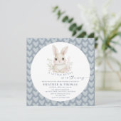 A Little Bunny Dusty Blue QR Code Baby Shower Kaart (Staand voorkant)