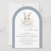 A Little Bunny Elegant Dusty Blue Arch Baby Shower Kaart (Voorkant)