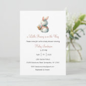 A Little Bunny is on the Way Invitation Kaart (Staand voorkant)