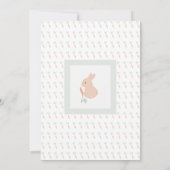 A Little Bunny is op de weg die Baby shower uitnod Kaart (Achterkant)