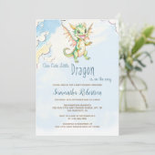 A Little Dragon is onderweg naar het Baby shower Kaart (Staand voorkant)