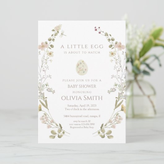 A Little Egg Is About To Hatch Baby Shower Kaart (Staand voorkant)