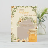 A Little Honey is on the Way baby shower invite  Kaart (Staand voorkant)