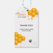 A Little Honey Is On The Way Honingraat Baby showe Cadeaulabel (Voorkant)