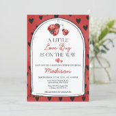 A Little Love Bug Baby Shower Invitation Kaart (Staand voorkant)