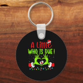 A Little Who Is Due Funny Christmas Pregnancy Anno Sleutelhanger (Voorkant)