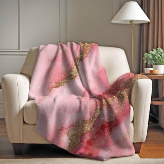 A luxurious pink marble background fleece deken