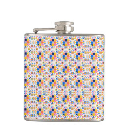 A metal flask is shown with a vibrant geometric  heupfles