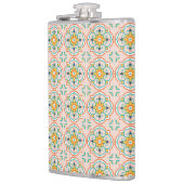 A metal flask with a colorful, symmetrical pattern heupfles (Links)