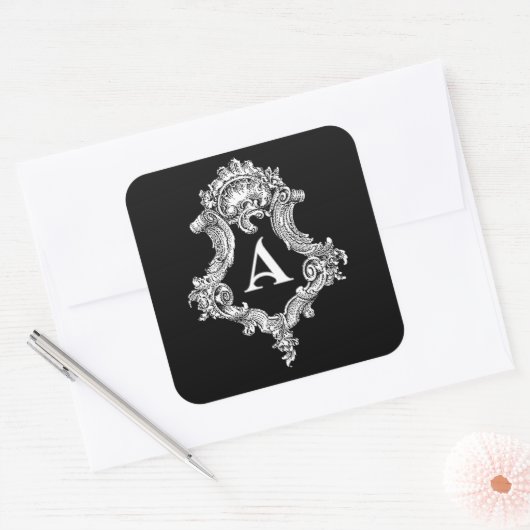 A Monogram Initiaal sticker (Envelop)