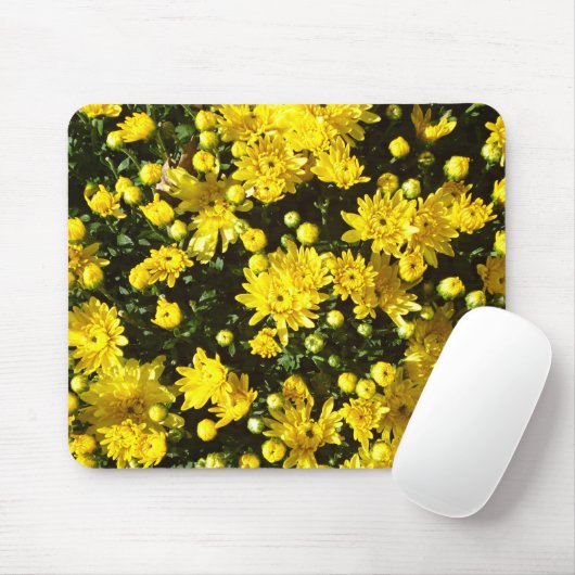 A Multitude of Yellow Mums Muismat (Met muis)