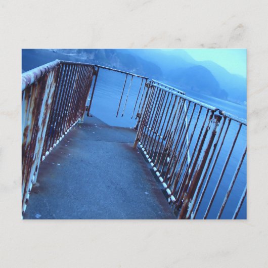 A mysterious and blue-gray and desolate seaside briefkaart (Voorkant)