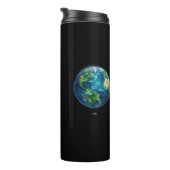 A painting of the earth in a space thermosbeker (Geroteerd rechts)