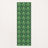 A pattern of intricate, green and gold circular yogamat (Voorkant)