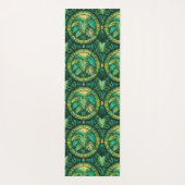 A pattern of intricate, green and gold circular  yogamat (Achterkant)
