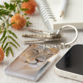 A portret of a Lioness looking into the afstand Sleutelhanger (Voorkant Rechts)