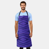 A purple apron with a geometric diamond pattern  schort (Gedragen)