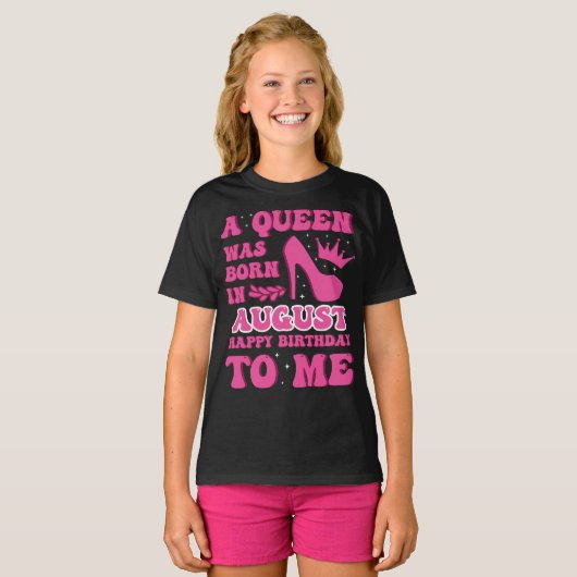 A Queen Was Born in August – Happy Birthday T-shirt (Voorkant volledig)