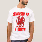 A Red Dragon Playing With Fire Dawnsio ar y dibyn T-shirt (Voorkant)