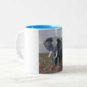 "A Rogue Elephant" Twee-toonMok Tweekleurige Koffiemok (Voorkant links)
