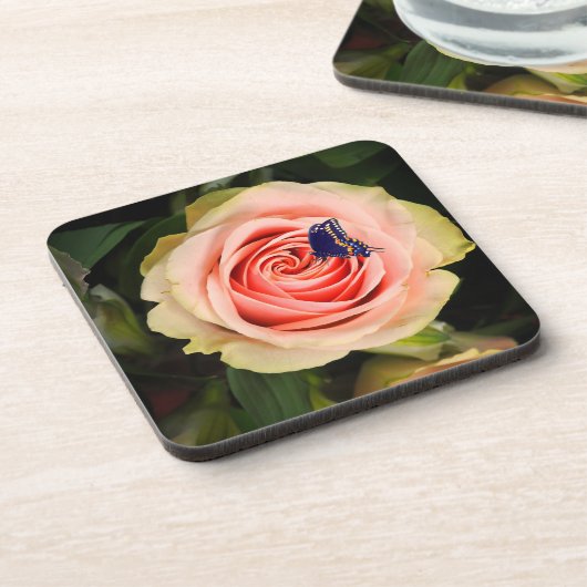 A rose and a butterfly bier onderzetter (Linkerzijde)