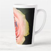 A rose and a butterfly latte mok (Rechts)