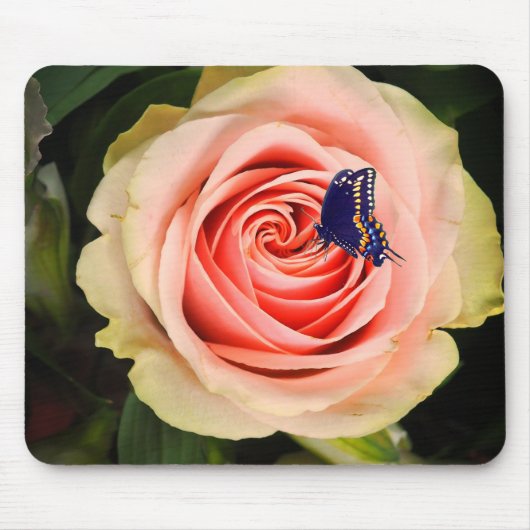 A rose and a butterfly muismat (Voorkant)