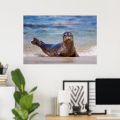 A seal on a beach along the Pacific Coast Poster (Thuiskantoor)