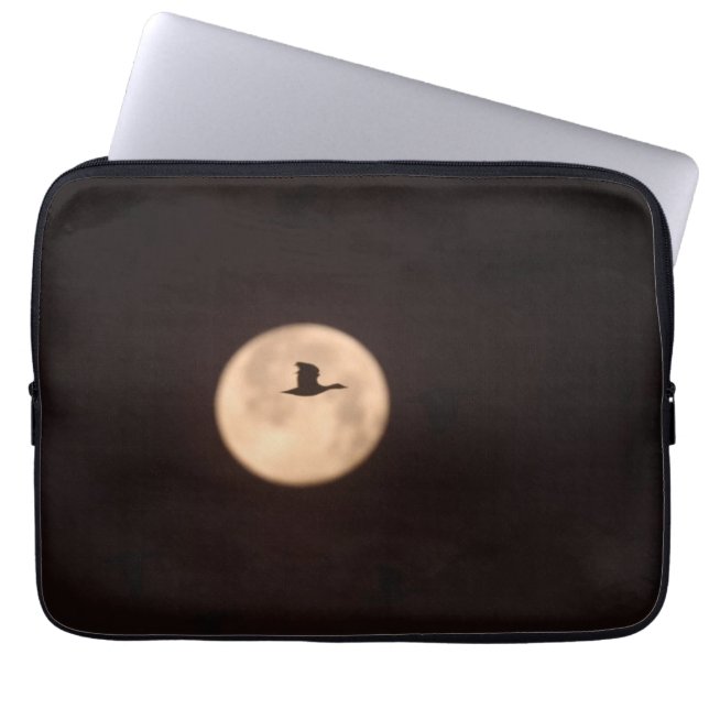 A Snow Goose Against A Full Moon | New Mexico Laptop Sleeve (Voorkant)