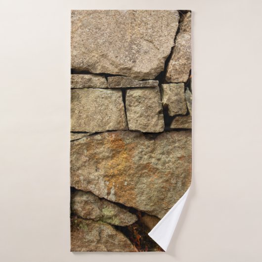 A stone wall made of cobblestones background textu badhanddoek (Badhanddoek)