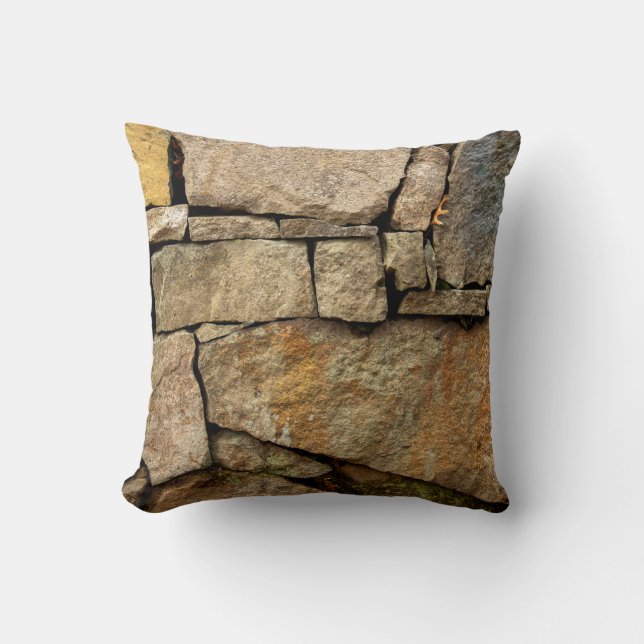 A stone wall made of cobblestones background textu kussen (Voorkant)