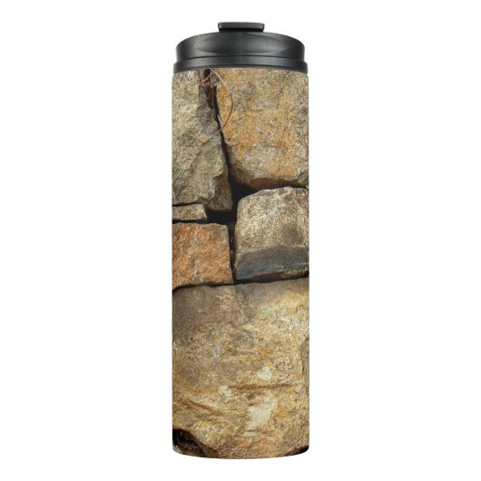 A stone wall made of cobblestones background textu thermosbeker (Voorkant)